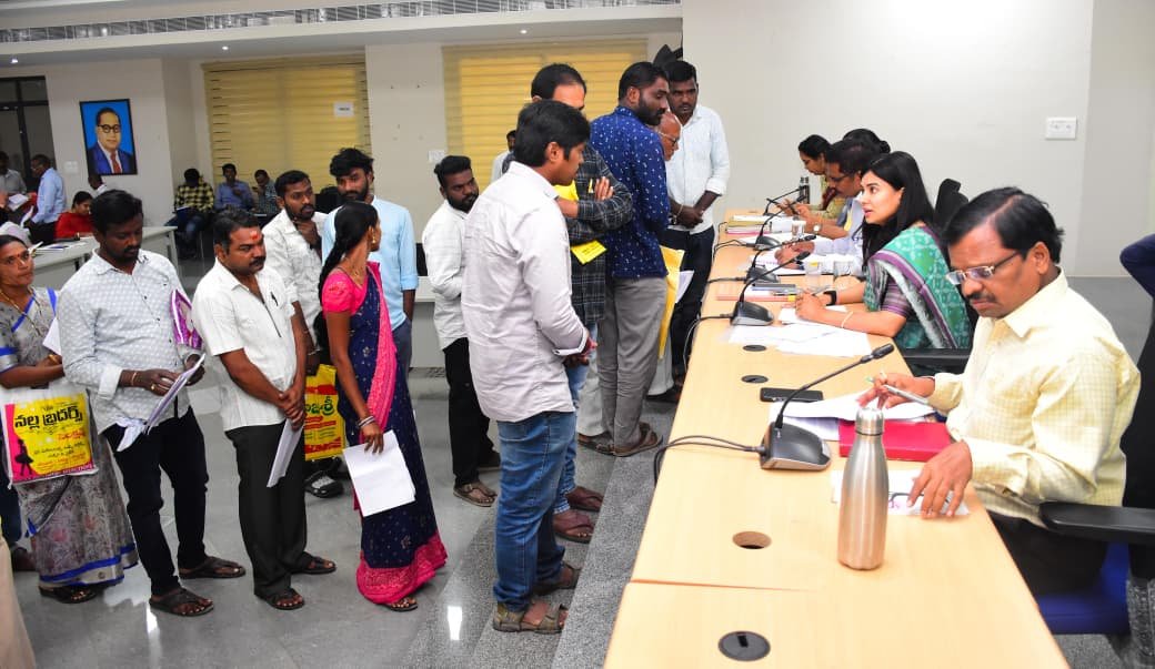 ప్రజావాణితో సమస్యల పరిష్కారం  ఇంచార్జి కలెక్టర్ గరిమ అగ్రవాల్